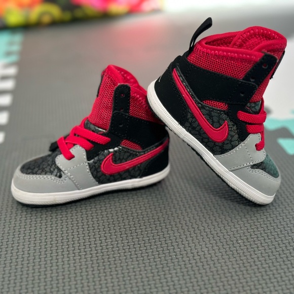 Jordan 1 Mid Tiddler - Picture 1 of 4